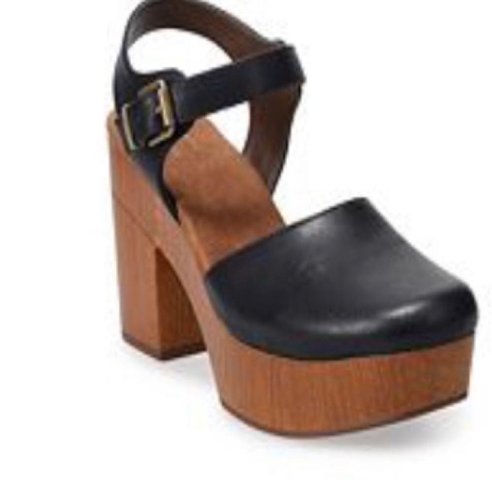Faux wood women clogs